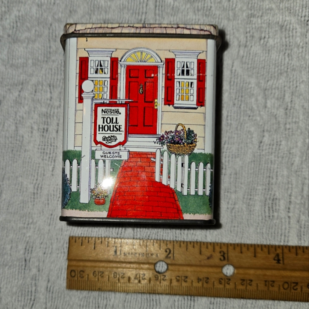 NESTLE Toll House Tin made in china.